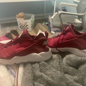 COPY - red Nike air maxes